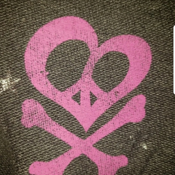 Distressed sinful love & pride shirt - Picture 8 of 8